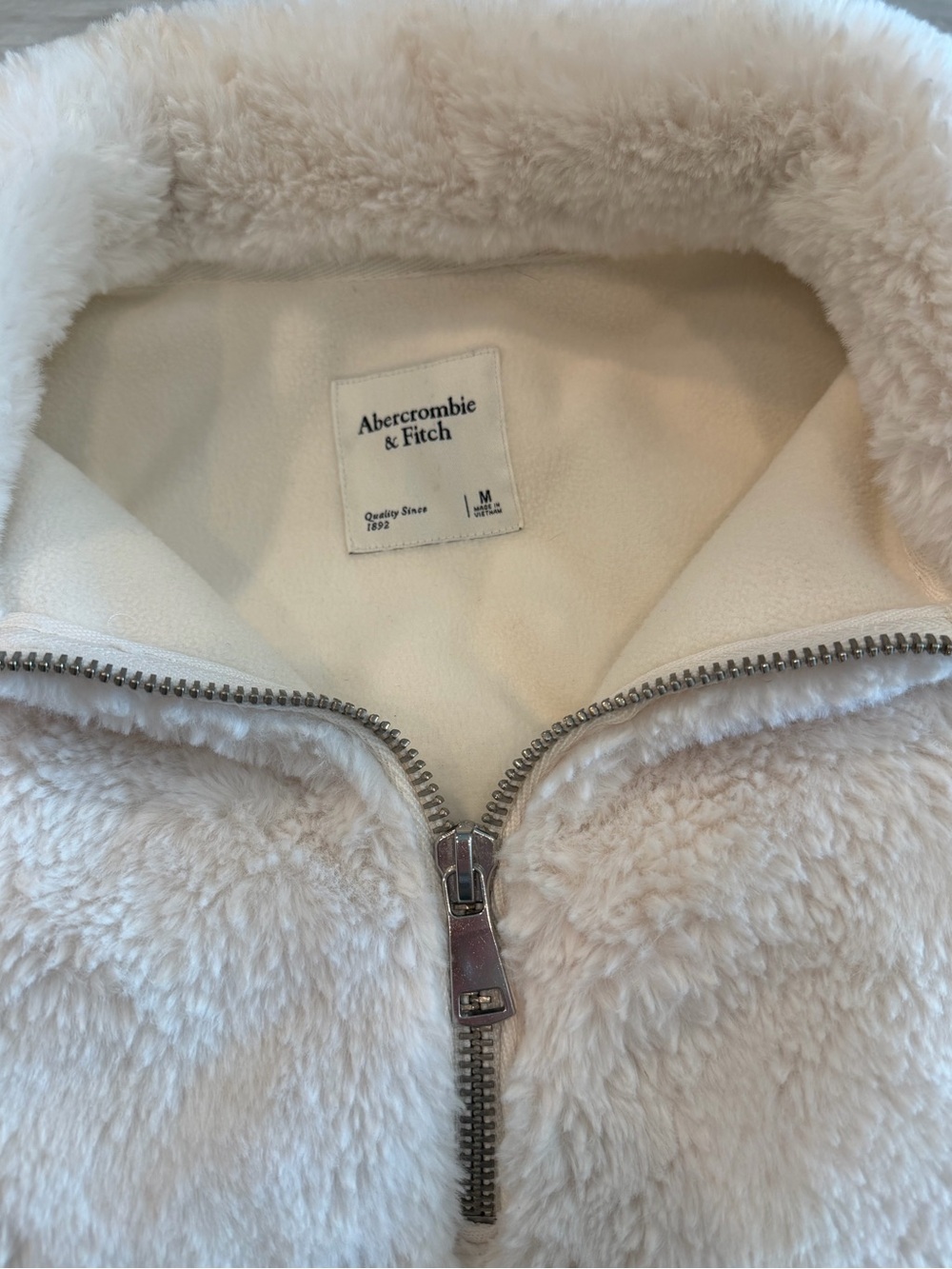 Beautiful Abercrombie& Fitch Women’s Medium Cream Sherpa Half Zip Pullover - Picture 3 of 8
